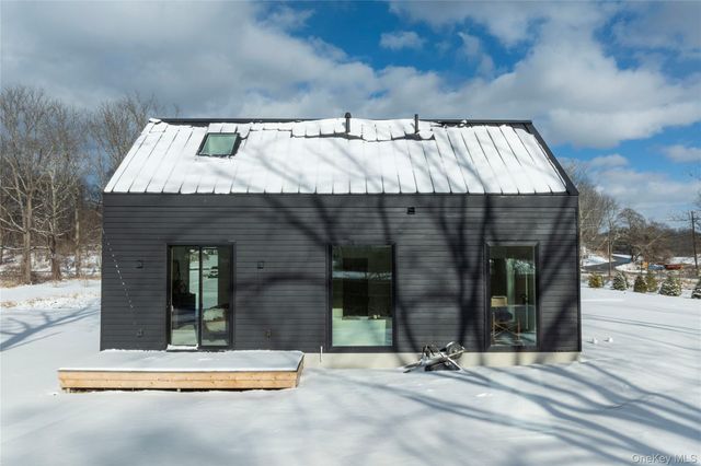 3 Schoolhouse Road, Saugerties, NY 12477