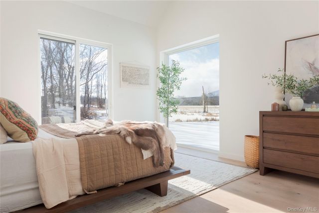 3 Schoolhouse Road, Saugerties, NY 12477