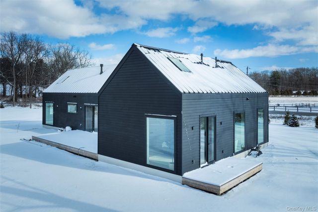 3 Schoolhouse Road, Saugerties, NY 12477