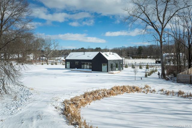 3 Schoolhouse Road, Saugerties, NY 12477