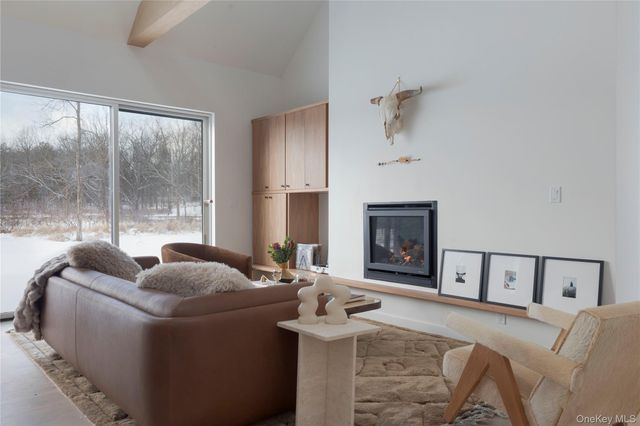 3 Schoolhouse Road, Saugerties, NY 12477