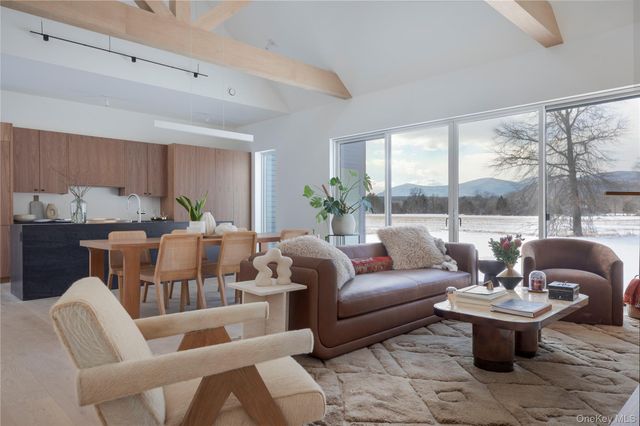 3 Schoolhouse Road, Saugerties, NY 12477