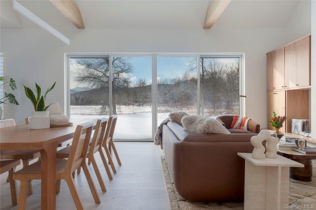 3 Schoolhouse Road, Saugerties, NY 12477