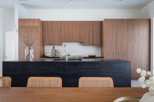 3 Schoolhouse Road, Saugerties, NY 12477