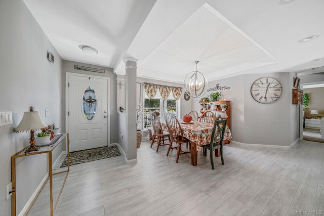 1407 Middle Road 258, Calverton, NY 11933