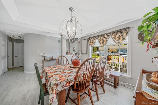 1407 Middle Road 258, Calverton, NY 11933