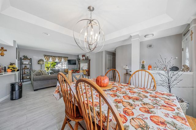 1407 Middle Road 258, Calverton, NY 11933