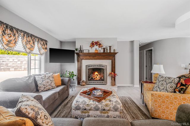 1407 Middle Road 258, Calverton, NY 11933