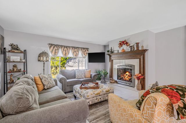 1407 Middle Road 258, Calverton, NY 11933