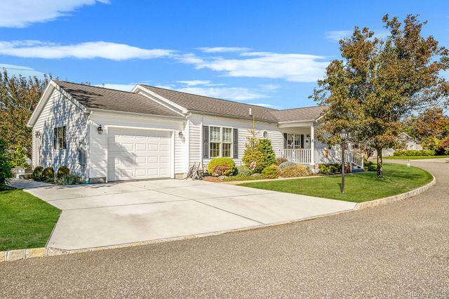 1407 Middle Road 258, Calverton, NY 11933