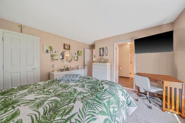 1407 Middle Road 258, Calverton, NY 11933