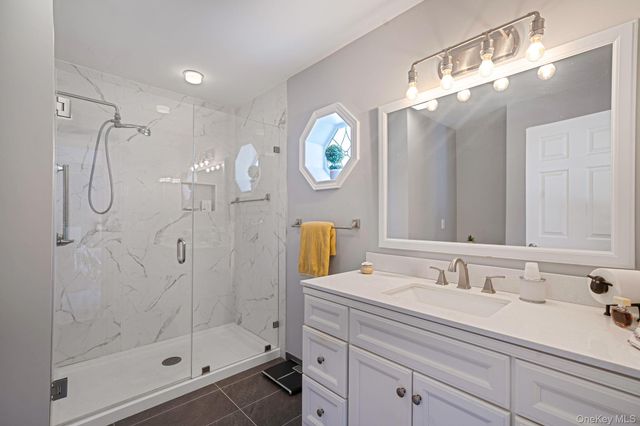 1407 Middle Road 258, Calverton, NY 11933