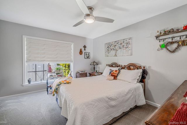 1407 Middle Road 258, Calverton, NY 11933