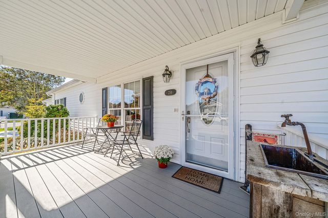 1407 Middle Road 258, Calverton, NY 11933