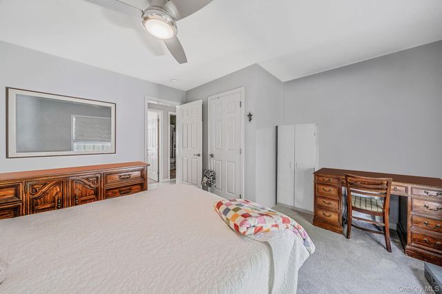 1407 Middle Road 258, Calverton, NY 11933