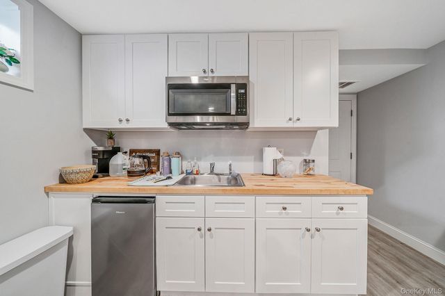 1407 Middle Road 258, Calverton, NY 11933