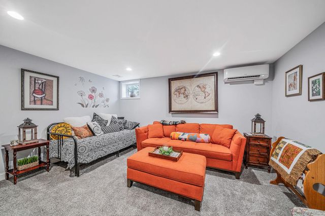 1407 Middle Road 258, Calverton, NY 11933