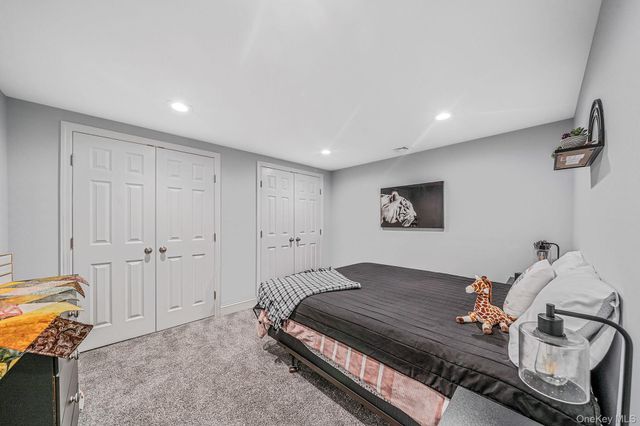 1407 Middle Road 258, Calverton, NY 11933