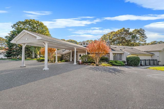 1407 Middle Road 258, Calverton, NY 11933