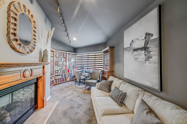 1407 Middle Road 258, Calverton, NY 11933