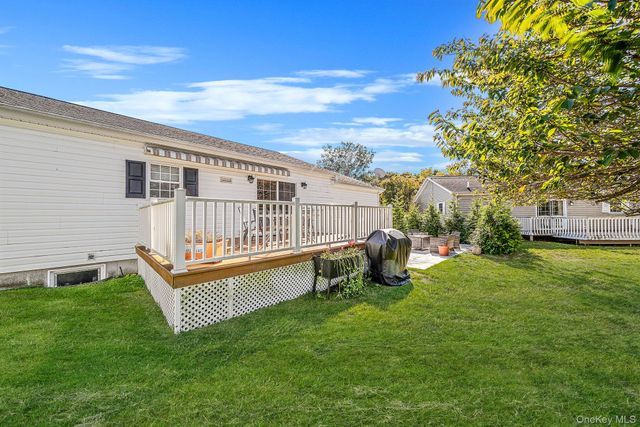 1407 Middle Road 258, Calverton, NY 11933