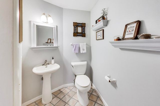 1 Maple Tree Court, Elmhurst, IL 60126