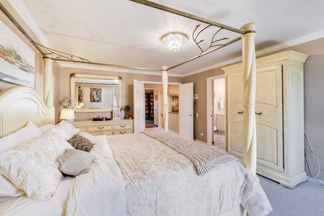 1 Maple Tree Court, Elmhurst, IL 60126