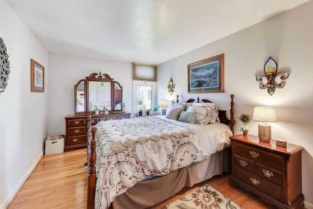 1 Maple Tree Court, Elmhurst, IL 60126