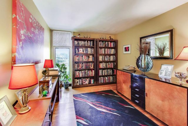 1 Maple Tree Court, Elmhurst, IL 60126