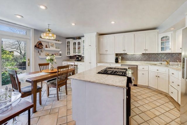 1 Maple Tree Court, Elmhurst, IL 60126