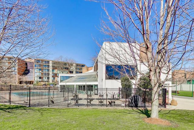 1 Maple Tree Court, Elmhurst, IL 60126