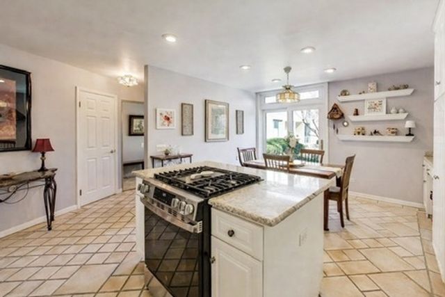 1 Maple Tree Court, Elmhurst, IL 60126