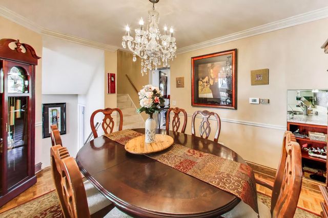 1 Maple Tree Court, Elmhurst, IL 60126