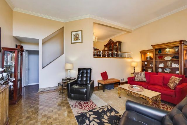 1 Maple Tree Court, Elmhurst, IL 60126