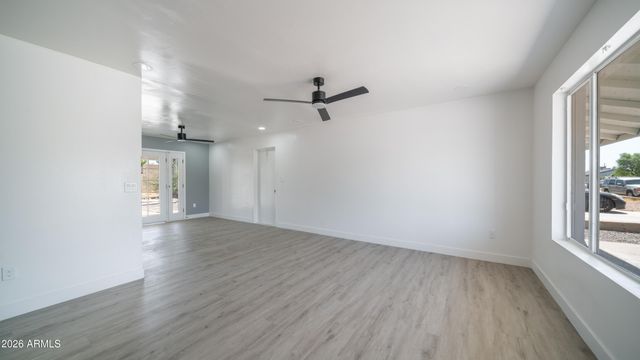 1558 W CRESCENT Avenue, Mesa, AZ 85202