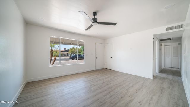 1558 W CRESCENT Avenue, Mesa, AZ 85202