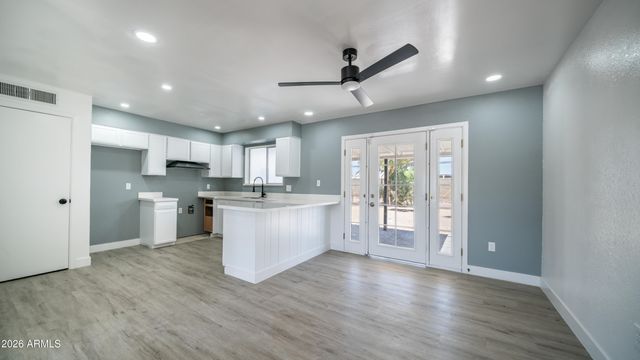 1558 W CRESCENT Avenue, Mesa, AZ 85202