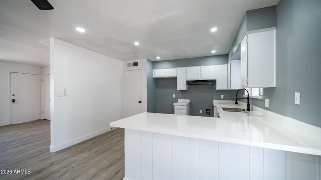 1558 W CRESCENT Avenue, Mesa, AZ 85202