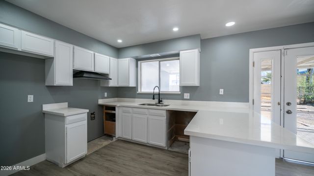 1558 W CRESCENT Avenue, Mesa, AZ 85202