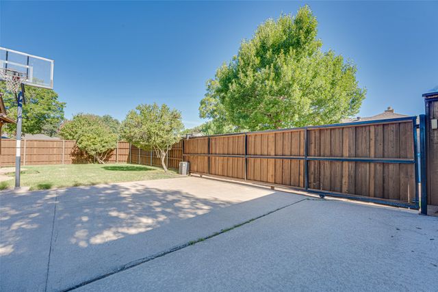 2301 University Drive, Rowlett, TX 75088