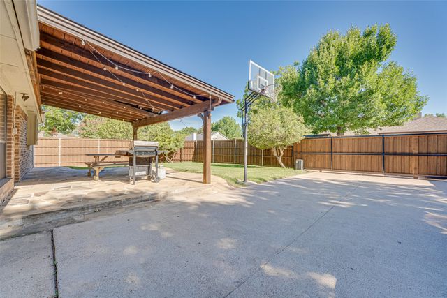 2301 University Drive, Rowlett, TX 75088