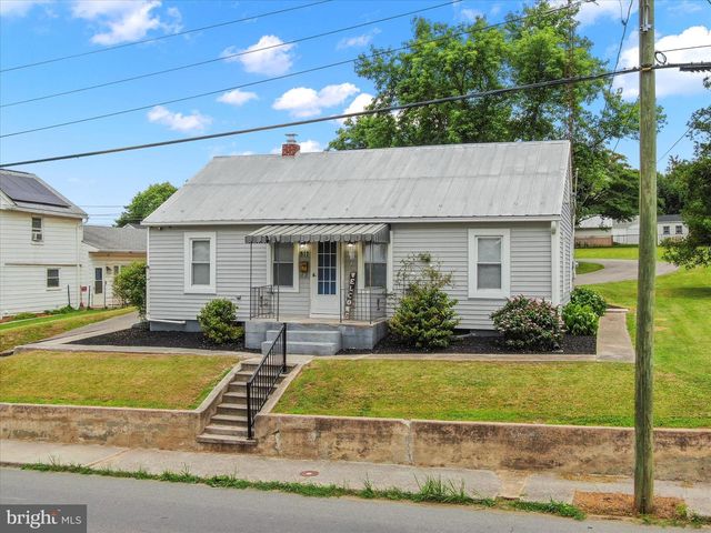 511 E MOLER AVE, Martinsburg, WV 25404