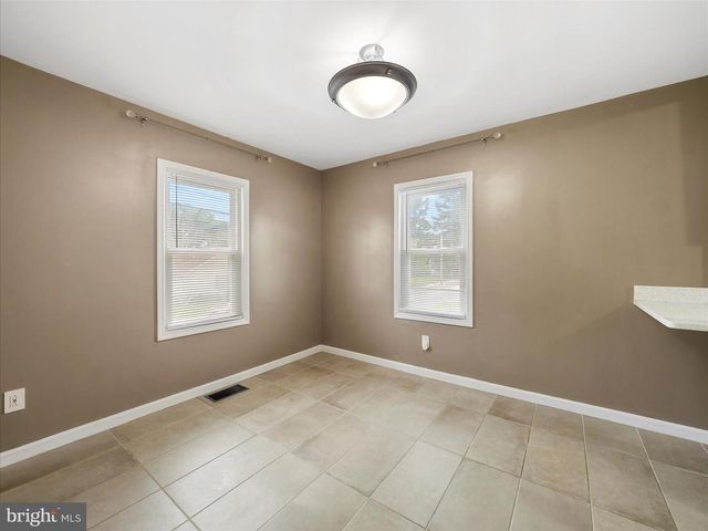 511 E MOLER AVE, Martinsburg, WV 25404
