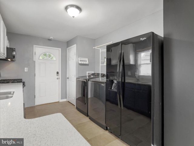 511 E MOLER AVE, Martinsburg, WV 25404