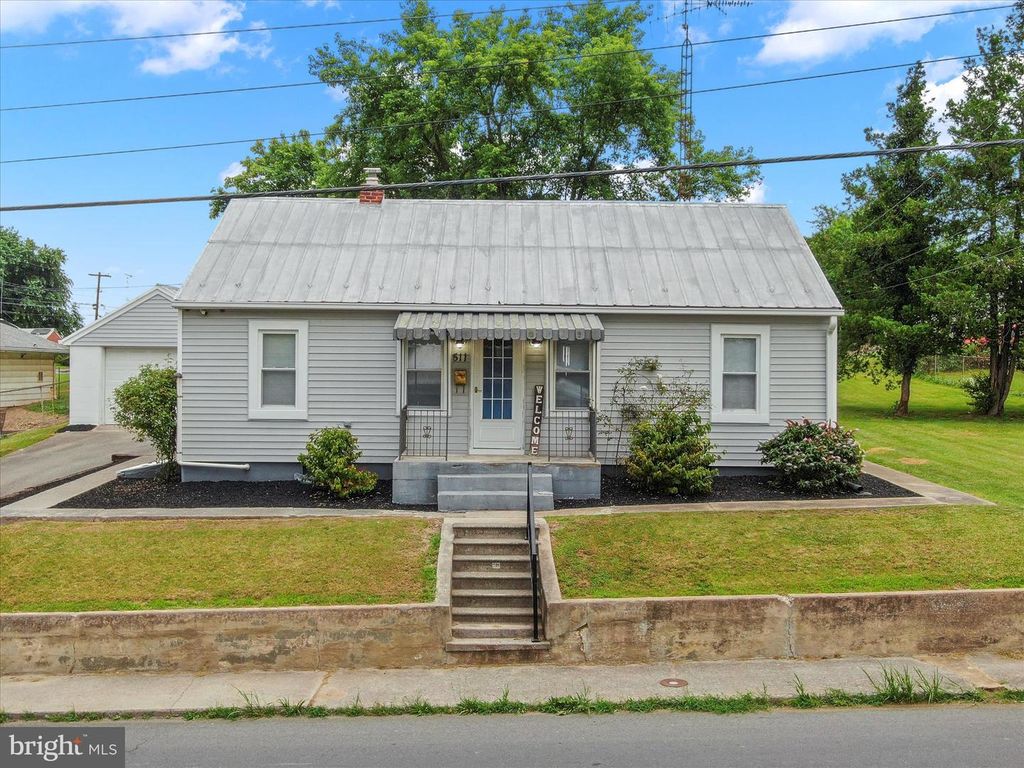 511 E MOLER AVE, Martinsburg, WV 25404