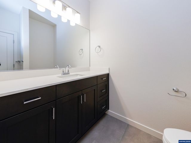 3857-3861 Village Center Dr SE, Salem, OR 97302