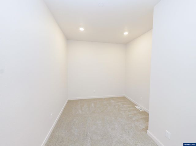 3857-3861 Village Center Dr SE, Salem, OR 97302