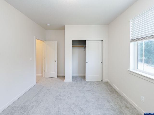 3857-3861 Village Center Dr SE, Salem, OR 97302