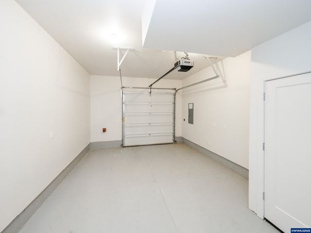 3857-3861 Village Center Dr SE, Salem, OR 97302