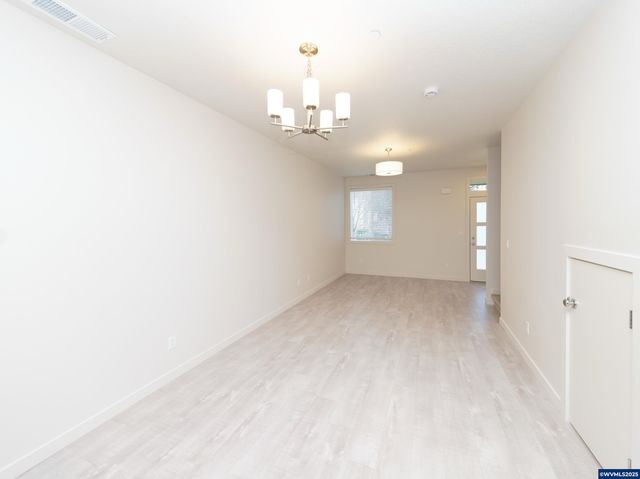 3857-3861 Village Center Dr SE, Salem, OR 97302